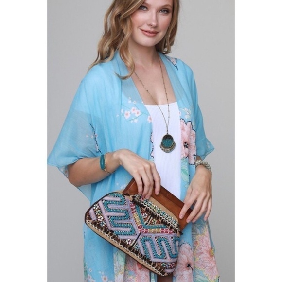 🎉hp 4-26-20 🎉Handcrafted Boho Wood Handle Bag - Picture 3 of 8